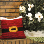 Free Christmas pillow sham crochet pattern from Salty Pearl Crochet!
