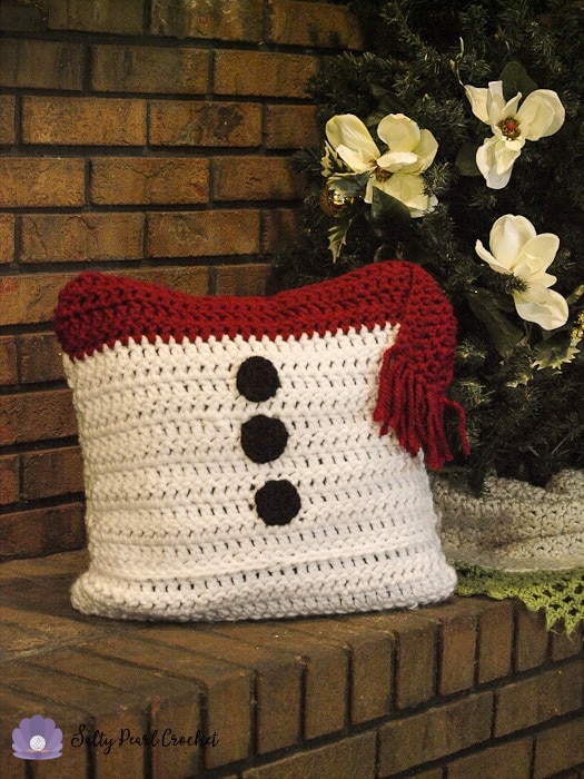 Get the free crochet pattern for this SnowmanPillow Sham at SaltyPearlCrochet.com!