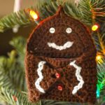 Find this cute and free christmas gift card holder pattern at SaltyPearlCrochet.com!