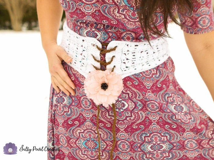 Find the free Clamshell Lace Corset Belt Pattern at SaltyPearlCrochet.com!