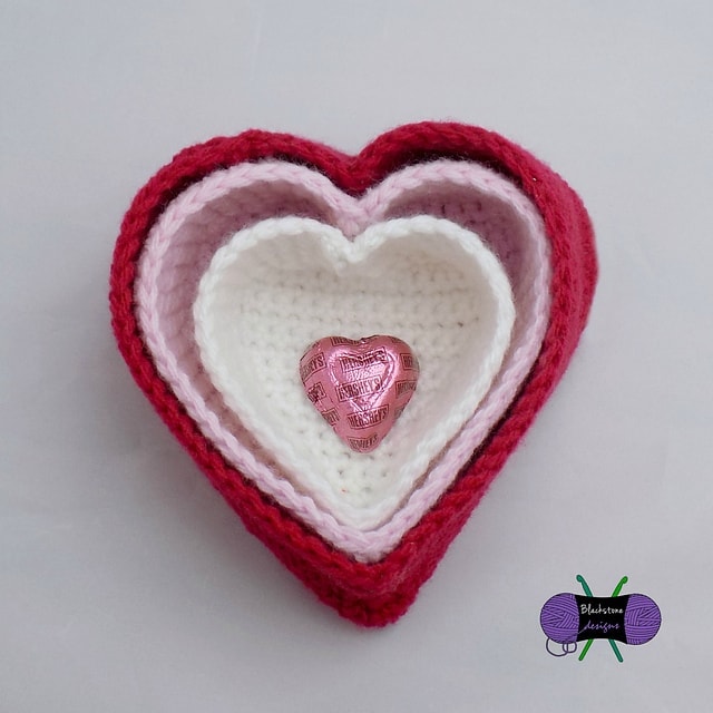 Part of a Pattern Collection of Free Crochet Patterns for Valentines Day on SaltyPearlCrochet.com.
