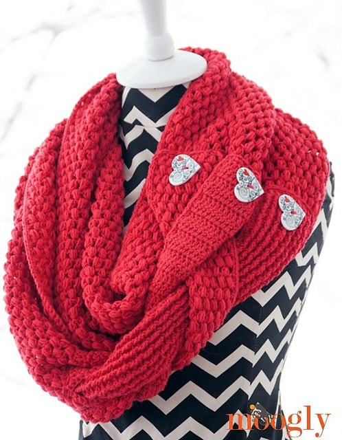 Madly In Love Cowl - Free Valentine Crochet Pattern Collection compiled by Salty Pearl Crochet