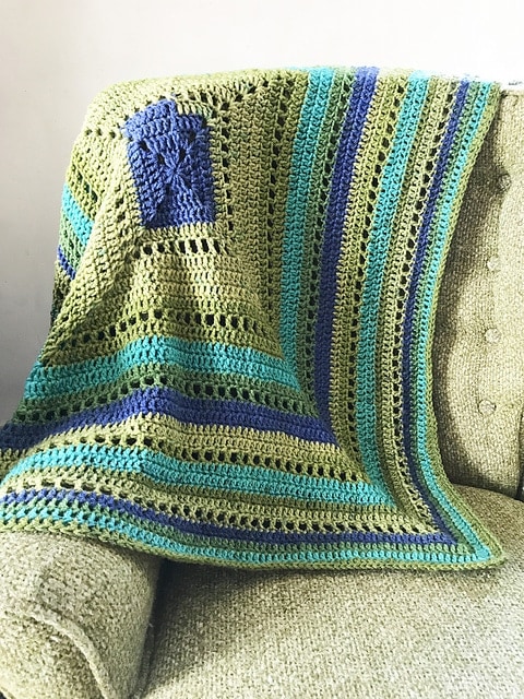 Granny Square Winter Blanket Crochet Pattern - Maria's Blue Crayon