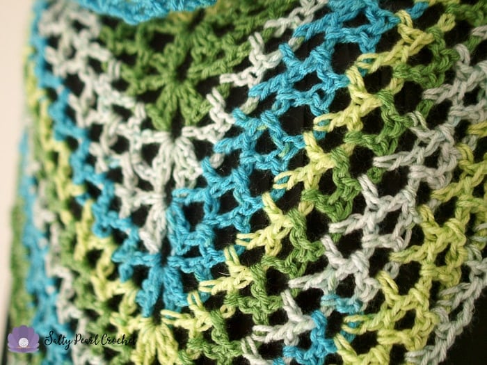 Close up of the mesh stitch pattern in the Mojito Mesh Bandana Cowl