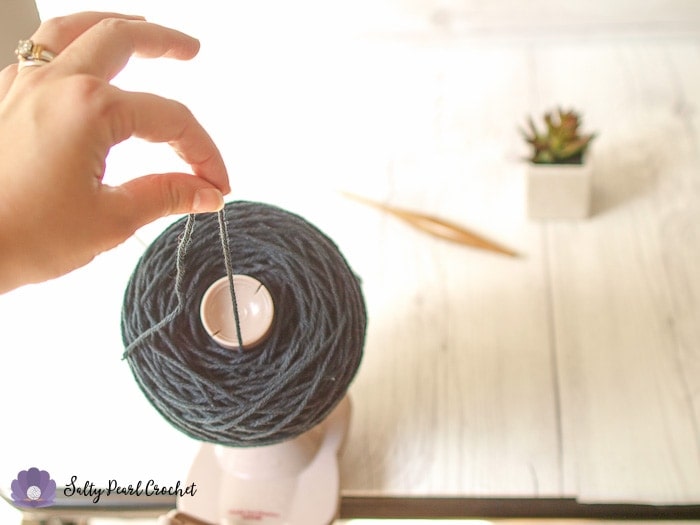 Knitwear and Crafts in my life: DIY Yarn ball winder from scraps