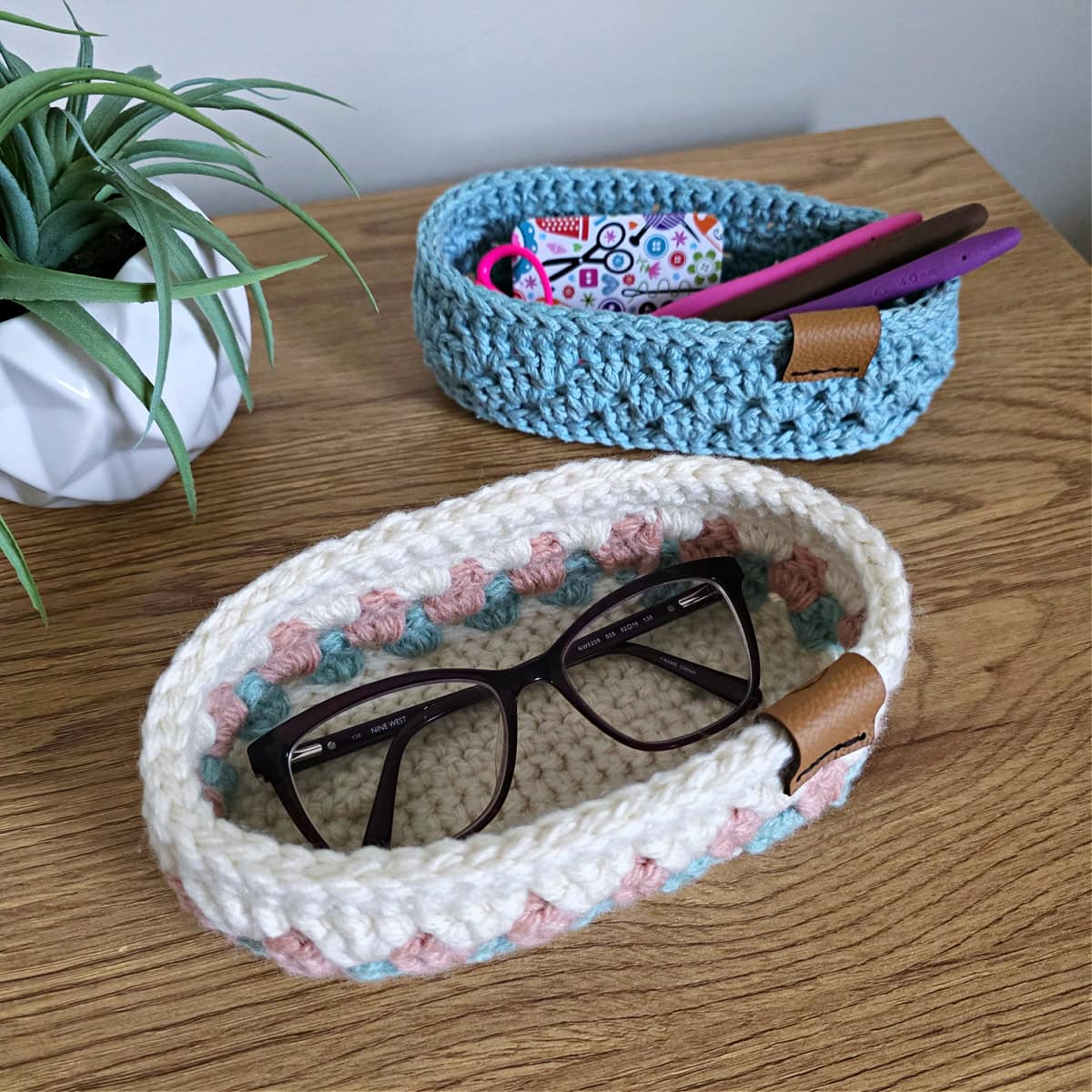 Crochet Eye Glass Holder